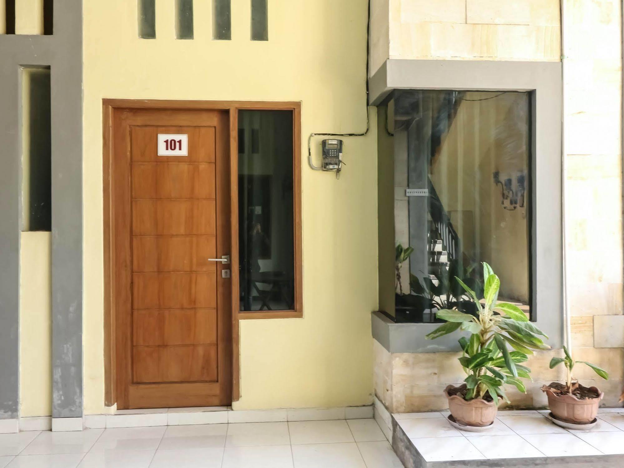 Super Oyo 91495 Hotel Indah Residence เดนปาซาร์ ภายนอก รูปภาพ